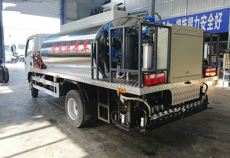 東風(fēng)4方瀝青灑布車(chē)后方位圖