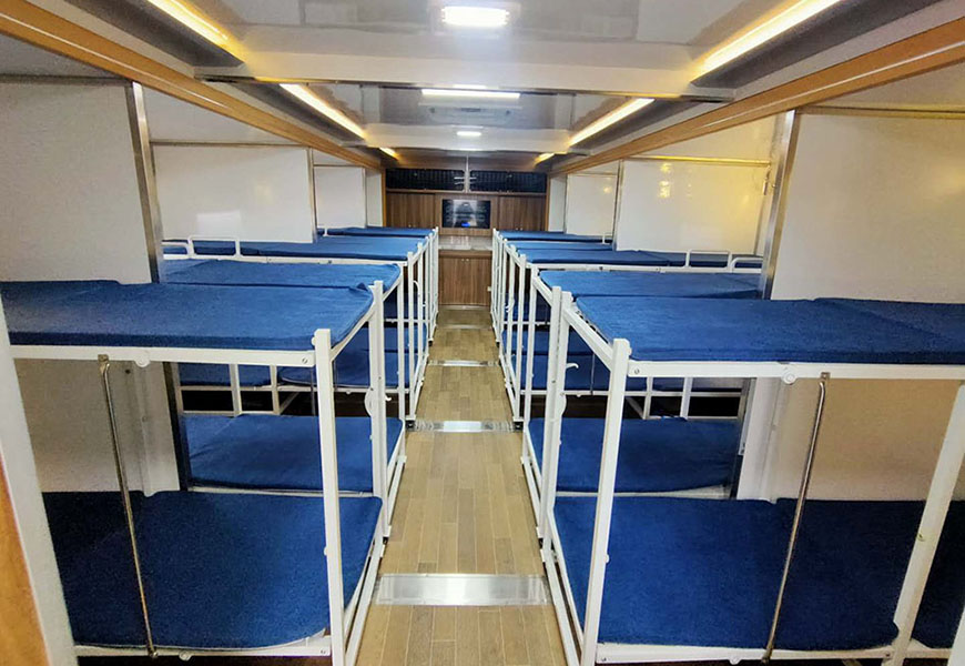 重汽豪沃T5G宿營(yíng)車(chē)