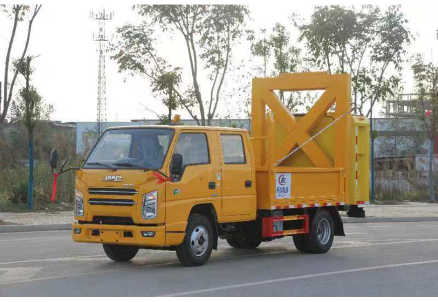 公路養(yǎng)護(hù)安全專(zhuān)用車(chē)江鈴順達(dá)70k藍(lán)牌防撞緩沖車(chē)