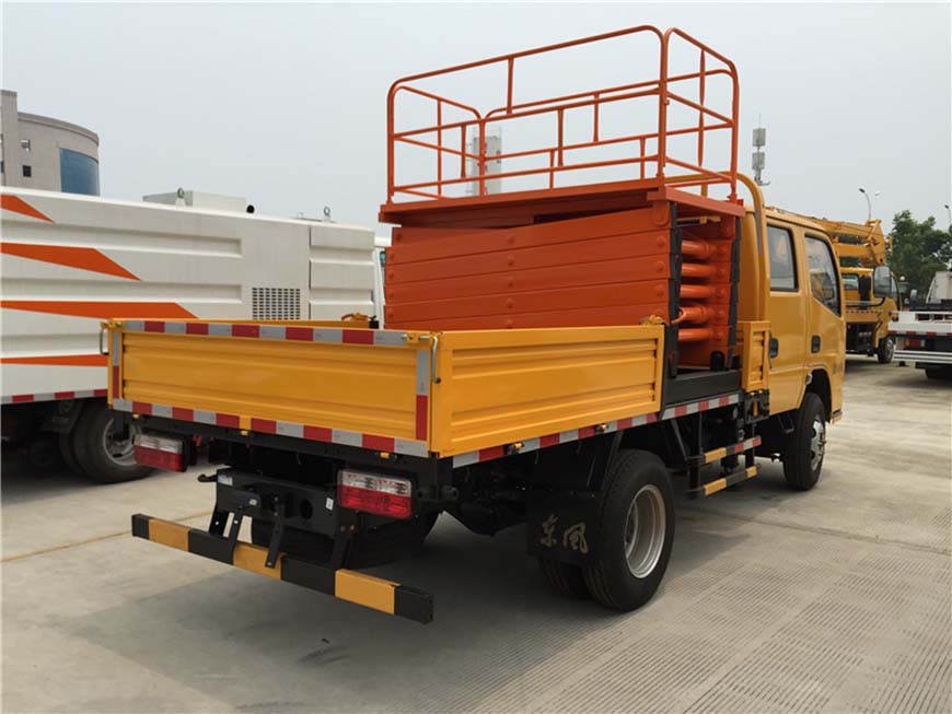 東風(fēng)8米、10米升降平臺車